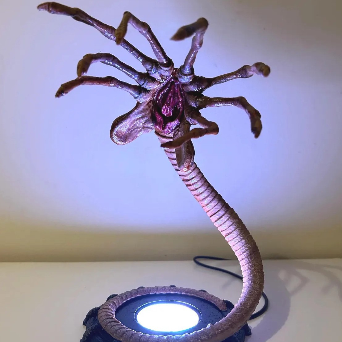 Alien Facehugger Lamp Nachtlam - Home Decor Inspo recensie en prijs